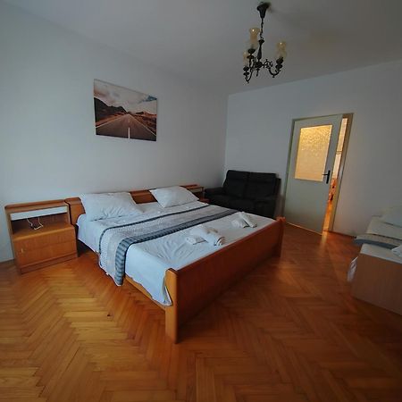 Apartments Kocijan Sukošan Екстериор снимка