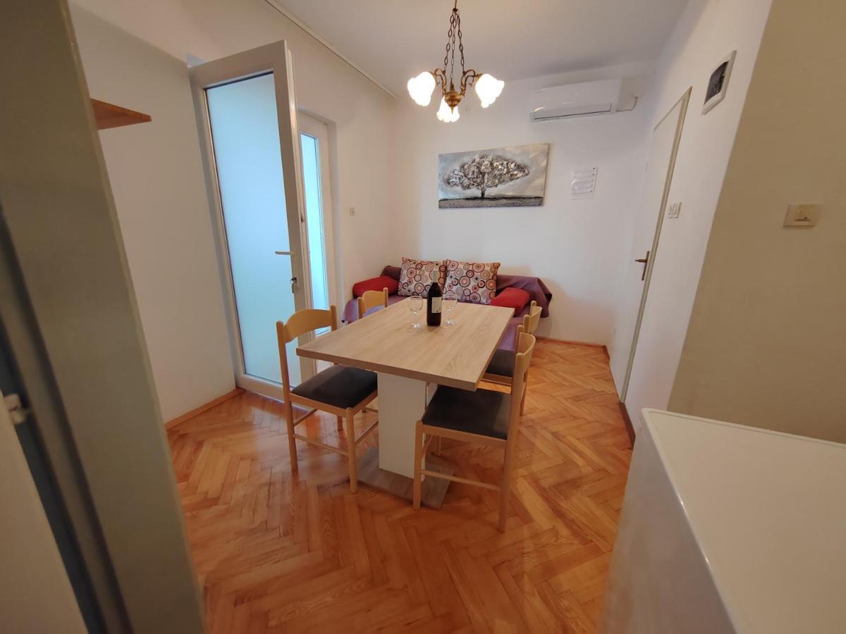 Apartments Kocijan Sukošan Екстериор снимка