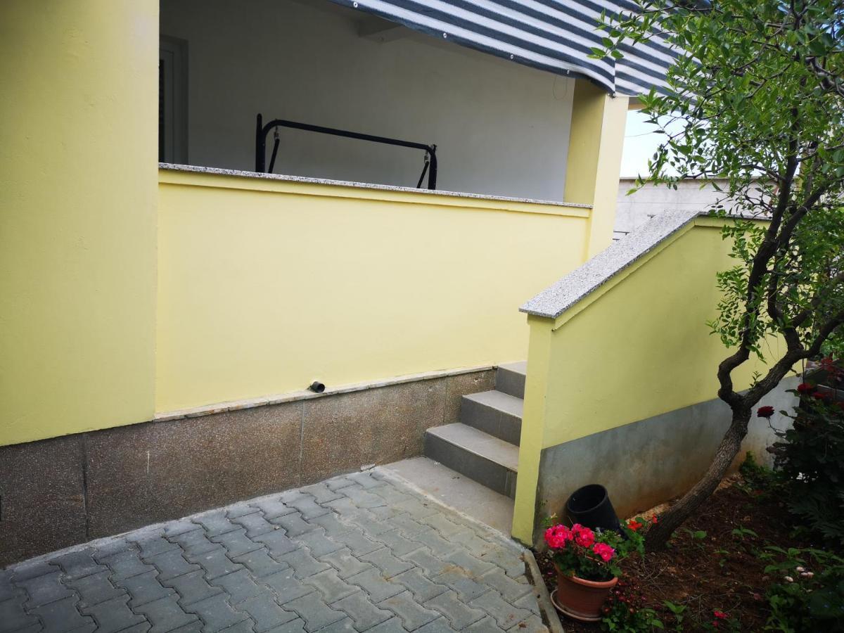 Apartments Kocijan Sukošan Екстериор снимка